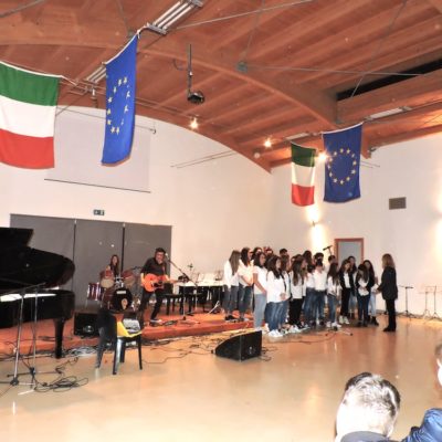 Coro dell'I.C. Dante Alighieri con Fausto Mesolella